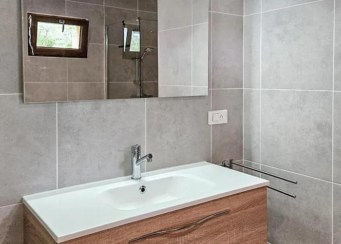Дом отдыха Lovely In With Kitchen Roquebrun